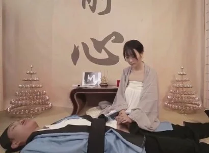 Nữ tu xinh đẹp tìm đến vị đạo sĩ bị thương