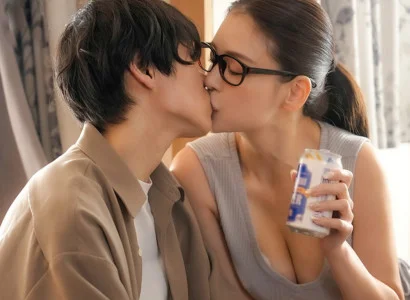 Chàng trai bị cắm sừng được chị hàng xóm an ủi nồng nhiệt