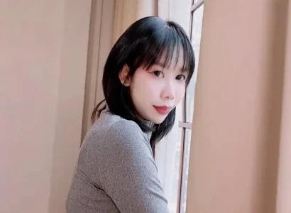 Cô gái trẻ xinh đẹp thuê phòng trọ rồi nện với chủ