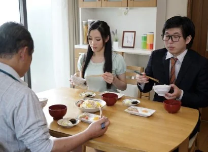 Nứng quá, con dâu banh vùng kín cho bố chồng vui vẻ